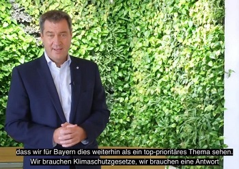Markus Soeder vor Greenwall Ministerrratssaal