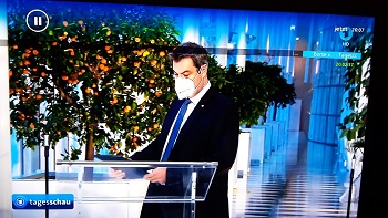 Markus Soeder vor Orangerie Staatskanzlei Muenchen